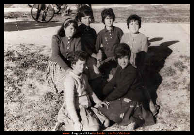 CHICAS
Amigas 1965: Geli, Milagros Hernández, Mari Guzmán, Cari Nuño, Paquita Espada y Araceli.
Keywords: Amigas 1965