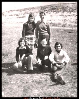 CUADRILLA
Amigos Pilar Mascaraque, Goyi Santiago, María García, Polo Cabiedas y Luis Puerta (1973)
Keywords: Amigos