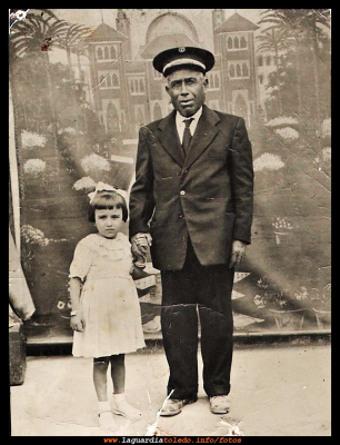 Carmen y su abuelo
Luciano del Castillo con su nieta Carmen Orgaz, en el año 1956.
EL CURSO DE LA VIDA: Las familias
Keywords: Luciano del Castillo con su nieta