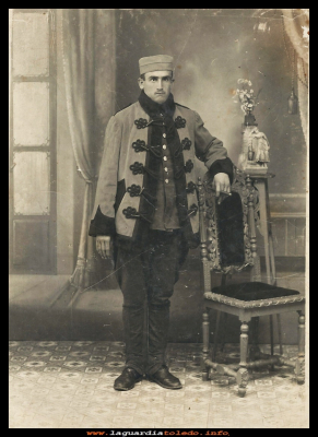 Casimiro Mora
En el año 1923 Casimiro Mora Muñoz,  hizo la mili en  Alcalá de Henares, en  el regimiento de caballería.
Keywords:  Casimiro la mili 