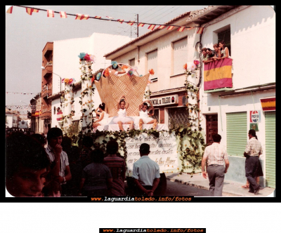 Cesta de flores (1.978)
Fiestas 1978, Carroza cesta de flores. En la foto Mª Carmen Pedraza y Mª Angeles Espada.
Keywords: Fiestas 1978, Carroza cesta de flores