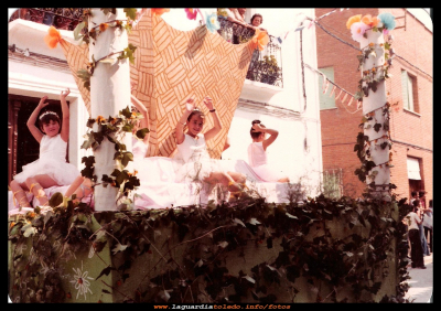 Cesta de flores 
Fiestas 1978, Carroza cesta de flores. En la foto Mª Angeles Pedraza.
Keywords: Fiestas 1978, Carroza cesta de flores
