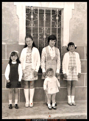 DE FIESTA
Lucia, Cristo, Crece, Merce y Pili año 1974
