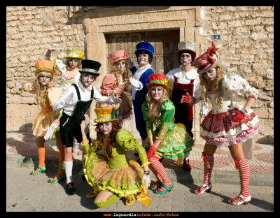 Desfile de carnaval. Domingo 26-2-2012
Parte de los componente de "Juega conmigo". A.J.El Trajín
Keywords: carnaval 2012 el trajin