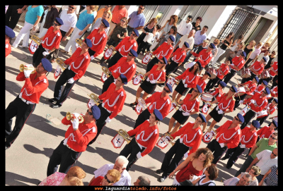 Banda de tambores y cornetas, 24-9-10
Banda de tambores y cornetas a su paso por la glorieta en el desfile diurno del día 24.
Keywords: banda tambores y cornetas