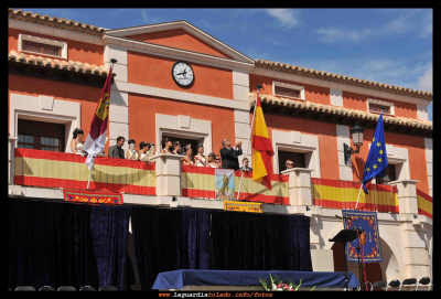 Inauguración de las Fiestas 2010
Día 24-9-10. El alcalde iza la bandera como símbolo de comienzo de las fiestas junto al presidente de la cofradía del Santo Niño.
