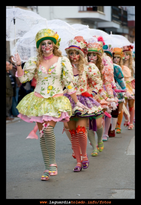 Desfile de carnaval. Domingo 26-2-2012
Puesta en escena de "Juega conmigo". A.J. El Trajín
Keywords: carnaval 2012 el trajin