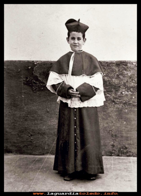 De monaguillo
Pepe Díaz-Valero  vestido de monaguillo, año 1954.
Keywords: Pepe monaguillo