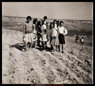 Dia de campo
Año 1966 cuadrilla de amigos en el campo: Carmen Orgaz, Mari Guzmán, milagros Hernández, Angelita del Castillo, Araceli, Encarni Linares.
Keywords: cuadrilla  amigos campo