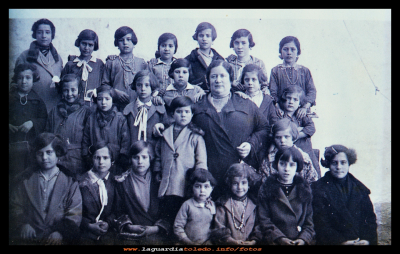 Doña Crescencia
Grupo escolar del año 1928, con su maestra Doña Crescencia.
Keywords: Grupo escolar del año 1928 Doña Crescencia