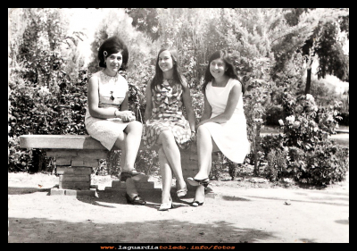 Mozas en el jardín
En el jardín, Mari Orgaz, Manoli Guzmán y Manoli Morales (21-9-1968)     
Keywords: el jardín  1968