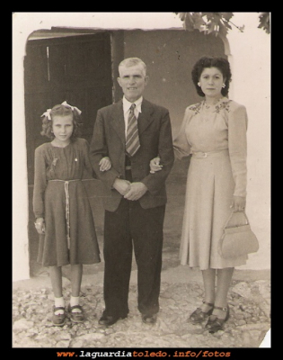 El tío Deosgracias
Año 1943, tío Deosgracias, su hija Inés y Maria, su sobrina
Keywords: Año 1943, tío Deosgracias