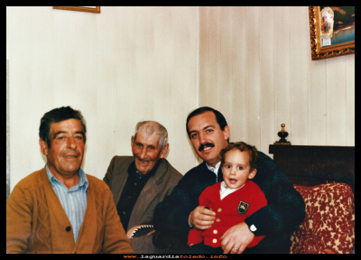 Familia Sánchez
Cuatro generaciones de la familia Sánchez.
Andrés, Abundio, Manolo y el pequeñín Marcos.  Año 1988 

Keywords: generaciones familia Sánchez