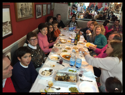 Fiesta de las judias II
Segundo año consecutivo que Proyecto Tupi celebra el día de San Antón, con unas deliciosas judías de matanza, hechas por nuestro cocinero Paco, que como el  año pasado le salieron de lujo (17-1-2015)
Keywords: judías de matanza