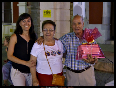 Ganadores del primer bingo
Luis e Isa, ganadores del primer bingo de “TRADICIONES AL FRESCO” del 22-7-2016.
Keywords: bingo  tradiciones fresco