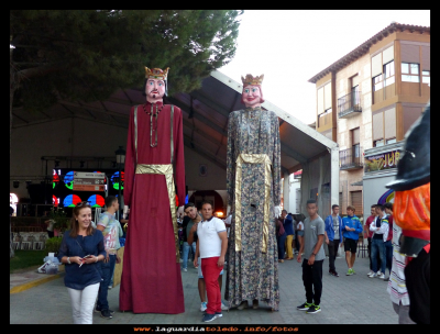 Gigantes
Pasacalles por las calles del pueblo anunciando el inicio de las fiestas, 23-9-2016
Keywords: Pasacalles fiestas