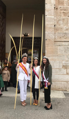 A la salida de misa
Domingo de ramos, Reina y damas 2018
