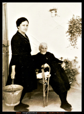  Isidora y Petra
Isidora Pedraza y Petra Huerta,  año 1965.
Keywords: año 1965