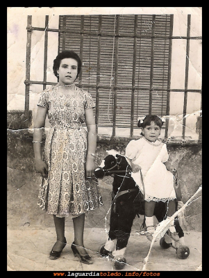  Jesusa y su sobrina
Jesusa Orgaz y su sobrina Mode, en las fiestas del  año 1956.
Keywords:  fiestas del  año 1956