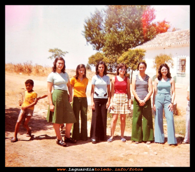 Juani orgaz y cuadrilla
Cuadrilla de amigas, año 1975.
Juani Orgaz, Mari, Conchi Tacero, “Chati” Goyi López y Mari.

Keywords: Cuadrilla de amigas, año 1975