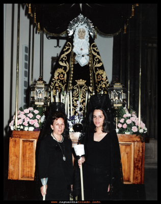 Jueves Santo
Semana Santa del año 1997, Tenta Portillo  y su hija Begoña Gómez (reina del año 1996) delante de Muestra Señora de la Soledad
Keywords: Semana Santa
