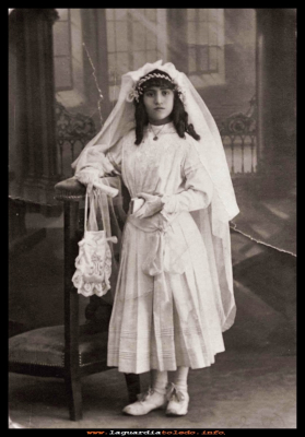 Julia
Retrato de Julia Muñoz, en el día de su primera comunión en 1910.
Keywords: Primera comunión