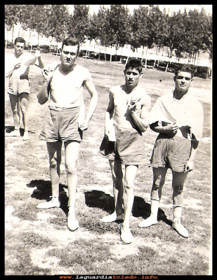 LA MILI
Eugenio Orgaz (regaor) (Chibo cataguisos) y Justo (capisa) haciendo  el servicio militar 1958
Keywords: servicio militar 