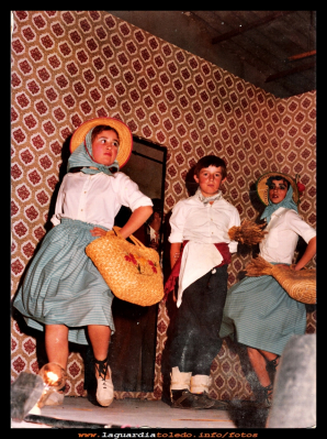 La espigadora
Teatro en el antiguo convento.
Ana Pasamontes haciendo de espigadora. Año 1973 

Keywords: Teatro espigadora. Año 1973 
