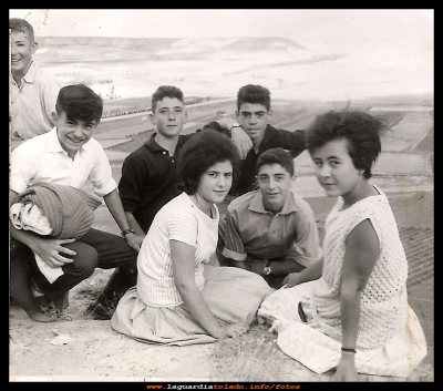 Los amigos
Amigos en el cerro del Sto Niño. 27 de Septiembre 1961.
Manolo, Eulogio Morales, Miguel Peláez, Paco Hernández y humilde Pedraza.
Keywords:  Sto Niño. 27 de Septiembre 1961