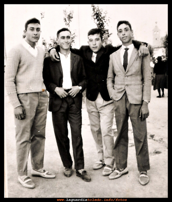Los amigos
Grupo de amigos 1960 en el cerro.
Paco, Tomas Valero, Mariano Perea, Eugenio Muñoz.

Keywords: Grupo de amigos 1960 en el cerro