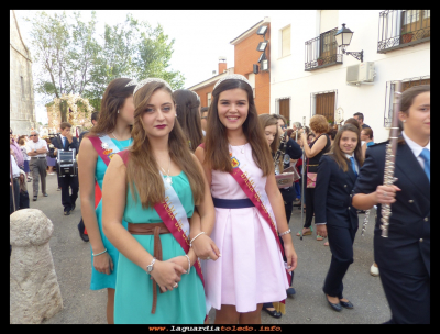 María e Irene
Día 26 por la tarde, procesión del Santo Niño a la plaza. Fiestas (26-9-2015)
Keywords: Fiestas 2015