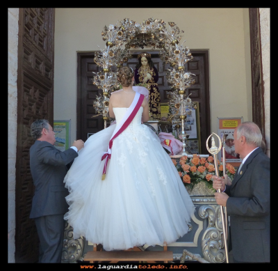 Ofrenda 
Ofrenda floral al Santo Niño. Fiestas 2015
Keywords: Santo Niño