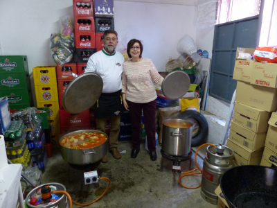 Lista las judias
Paco, el cocinero y Manoli, presidenta de Proyecto Tupi
Judias 21-1-17
