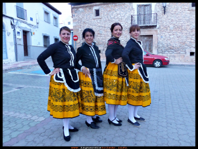 Mujeres guardiolas
Mujeres guardiolas luciendo  el traje regional manchego (27-5-2017)
Keywords: Fiestas Castilla la Mancha 