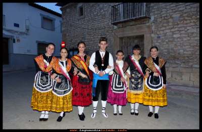 Con traje Regional
Reina damas y mantenedor  (Corte de honor fiestas 2016) engalanados con traje regional manchego (27-5-2017)
Keywords: Fiestas Castilla la Mancha 