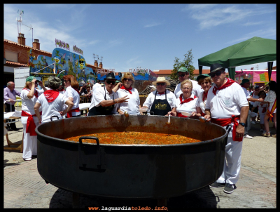 "los Timbales"
Fiestas Castilla la Mancha, Caldereta de pisto manchego, listo para ser servido a más de 1500 personas, los cocineros como de costumbre la peña  “LOS TIMBALES” (28-5-2017)
Keywords: Fiestas Castilla la Mancha pisto