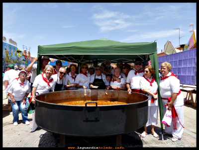 Peña "los Timbales"
Fiestas Castilla la Mancha, Caldereta de pisto manchego, listo para ser servido a más de 1500 personas, los cocineros como de costumbre la peña  “LOS TIMBALES” (28-5-2017)
Keywords: Fiestas Castilla la Mancha pisto