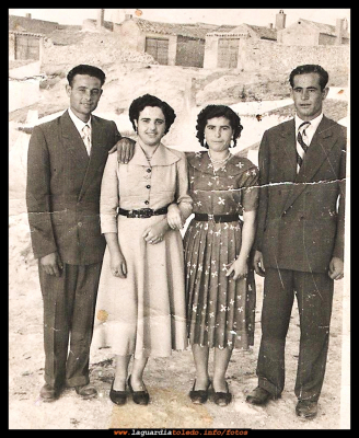 Pareja de novios
Año 1951. Gregorio, su mujer Luisa, y Guille Sánchez con su marido Juanito López.
Keywords: Año 1951