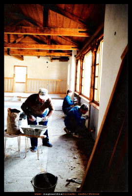 Restauración
Restauración Casa de los Jaenés por la escuela taller.
En la foto los aprendices: Cristóbal López y José Guzmán junto al maestro. Año 1991

Keywords: Restauración Casa de los Jaenés