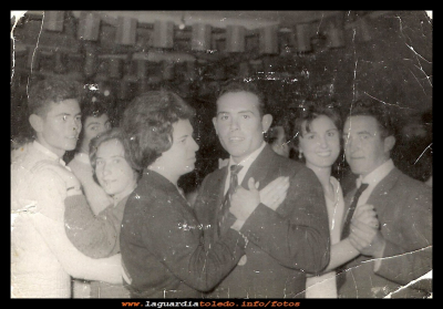 Baile en los 60
Baile en el salón de cepa. Año 1960.
En la foto bailando Cándido Guzmán, Silvia, Juli García, Juan Valero, Pepa García y Cristóbal Peláez.
Keywords: Baile cepa. Año 1960
