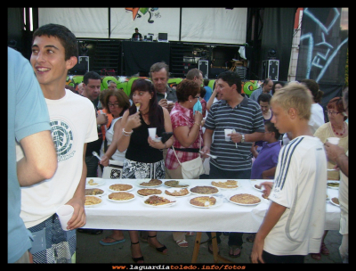 Semana de la juventud
Degustación de diferente tipo de tortillas en la semana de la juventud (31-7-2010)
Keywords: semana de la juventud 
