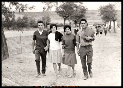 CUESTA DEL STO.NIÑO
Años 60. Angel Huerta, Angelita y Edu Hijosa, con Amancio Pedraza
Keywords: Años 60