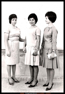 TRES AMIGAS
Tres amigas: Pilar, Victoria y Angelita, fiestas 1963. 
Keywords: amigas  fiestas