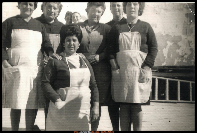 Cocineras 1968
Cocineras de Casa Gervasio, 1968. Gloria, María, Emiliana, Paca y Vicenta.
Keywords: cocineras gervasio