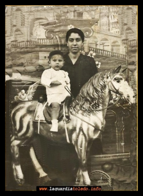 JOSÉ ANTONIO Y SU MADRE 
Margarita Sánchez Torralba, con su hijo José Antonio, año 1945.
Keywords: Margarita  José Antonio