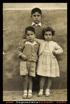 De niños
José Antonio y Félix del Castillo con Margarita Sánchez, en las fiestas de 1953.
Keywords: José Antonio Félix fiestas de 1953