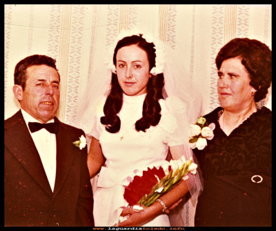 BODA
Boda de Encarni del Castillo, con su padre Anastasio y su madre Juana. 1974.
  
Keywords: Boda  Encarni 