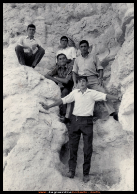 En el cerro
En el cerro del Sato. Niño.
Juli García, Ángel Mora, Jose, Jesús Seguido y Marcelino Orgaz. Año 1964.
Keywords: cerro  Sato. Niño.