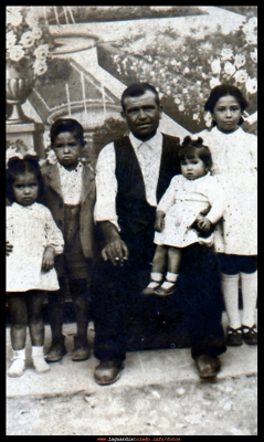 De izquierda a derecha. Eduarda, Florentino, Víctor, Angelita, Victoria.
Keywords: familia angelita hijosa 