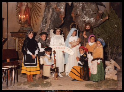 Belén viviente de la iglesia, año 1980
FIESTAS, CELEBRACIONES Y TRADICIONES: Las Navidades
Keywords: belen viviente iglesia